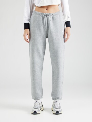 Jordan Tapered Παντελόνι 'BRKLN FLC' σε γκρι: μπροστά
