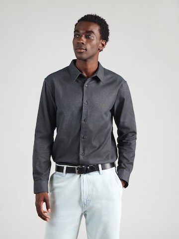 Calvin Klein - Ajuste confortable Camisa en negro: frente