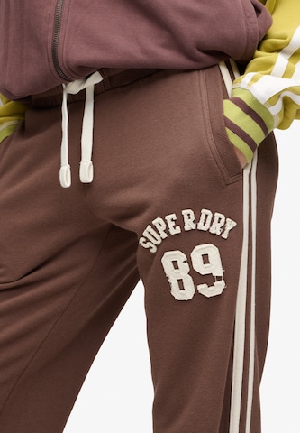 Superdry & Co Loosefit Broek 'Athletic Essentials' in Bruin
