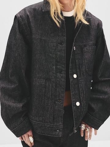 Pull&Bear Prechodná bunda - Čierna