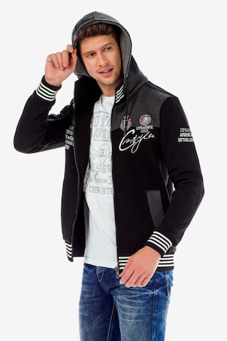 CIPO & BAXX Kapuzensweatjacke CL327 mit stylishen Prints in Schwarz: predná strana