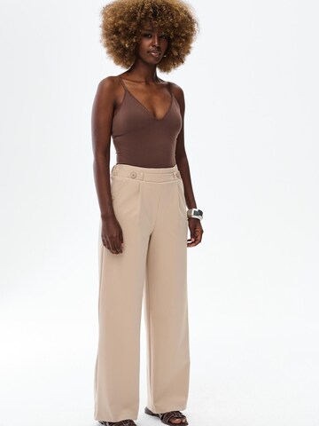 Blue Shadow Wide Leg Hose 'Paloma'‌‌‌ in Beige