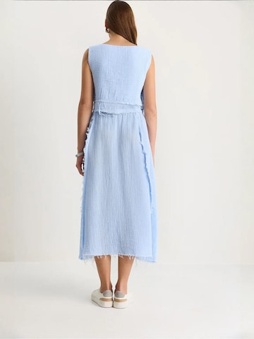 Tailleur di Bianco Lucci in blu