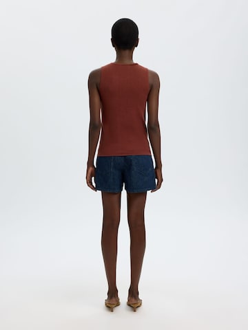 SELECTED - Top de punto en rojo