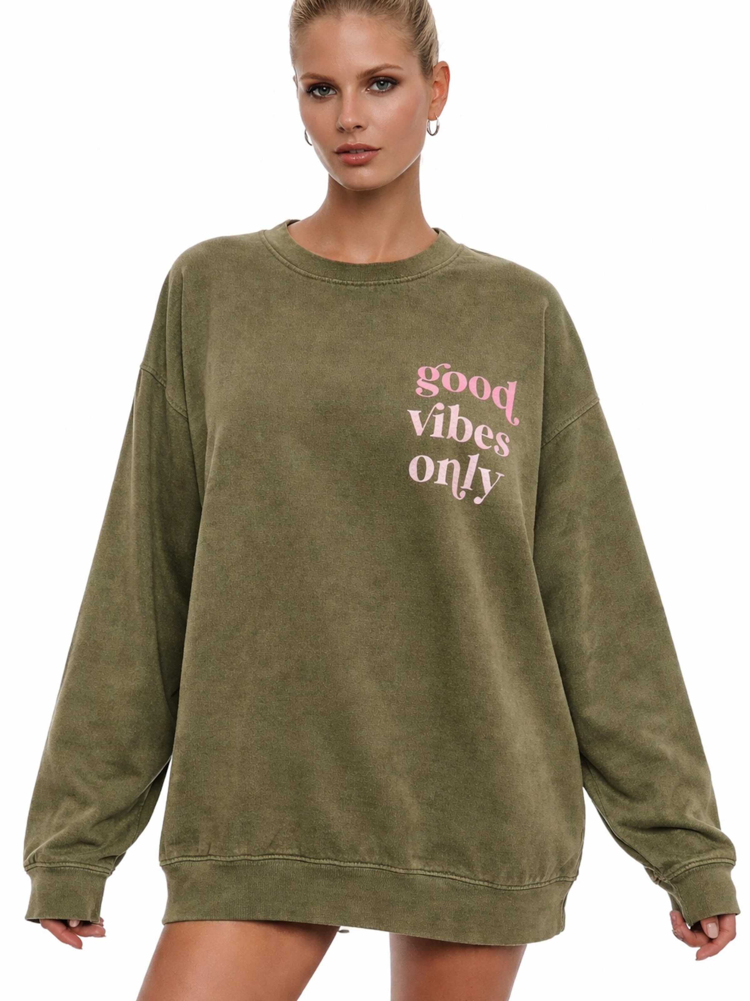 Worldclassca Sweatshirt in Green: front