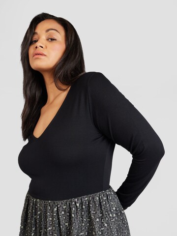 Robe 'Geeske' ABOUT YOU Curvy en noir