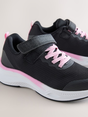 Sneaker di Next in nero