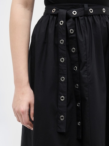 Gonna 'C_Vidol' di BOSS in nero