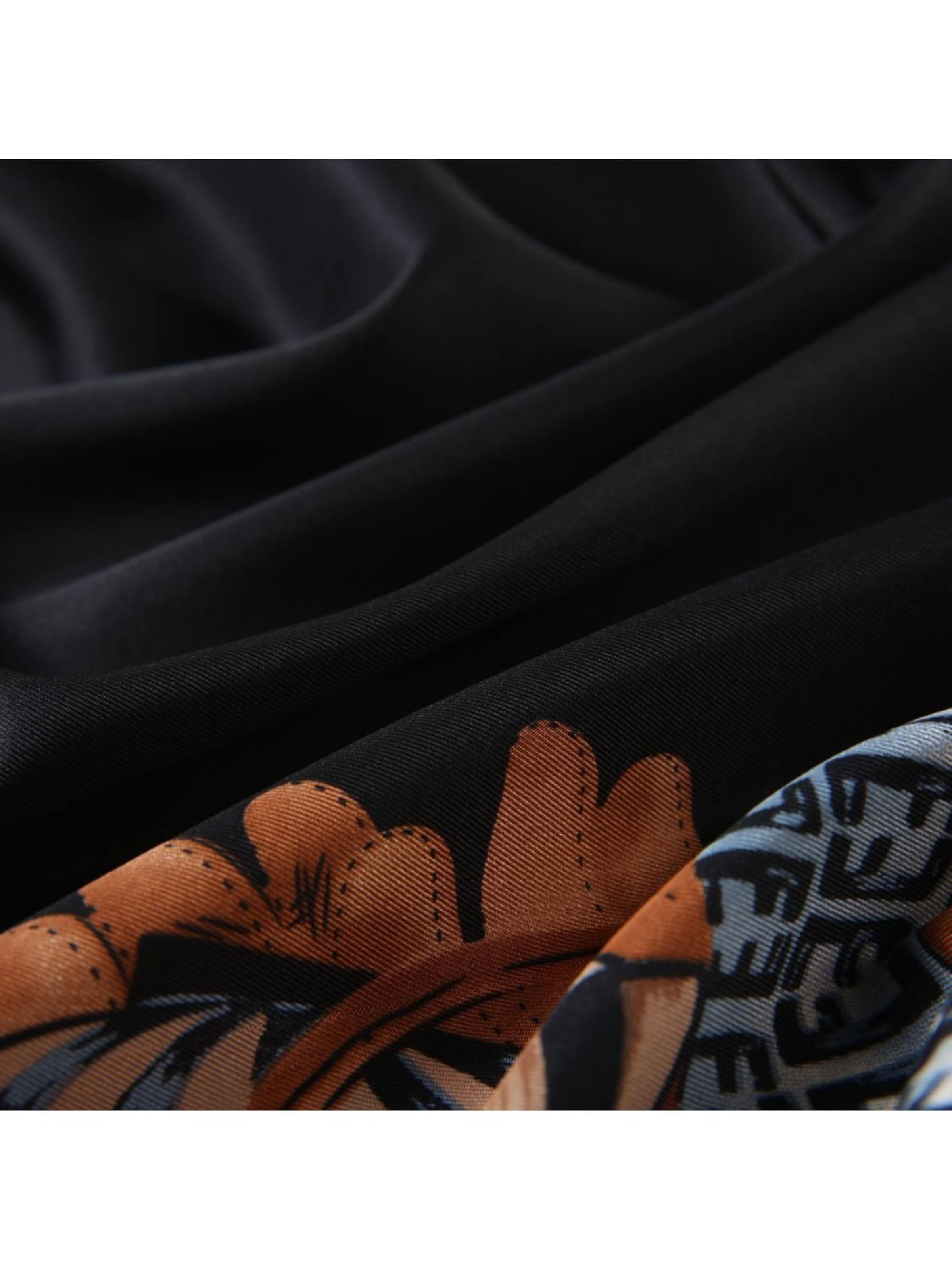 Écharpe 'Grand carré de Soie Tutti Zoé' alberto cabale en noir