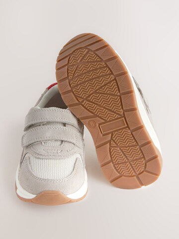Baskets Next en blanc