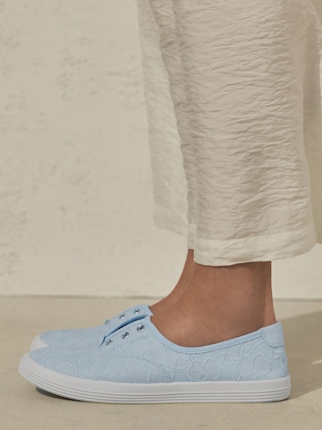 Next Slip-on in Blauw