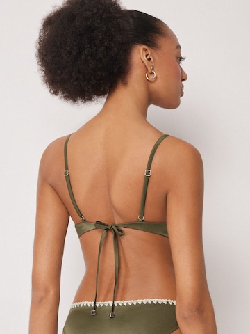 CALZEDONIA Push-up Push up bikinitop 'Refined Shine' in Grün