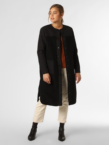 Aygill's Winter Coat in Black: front