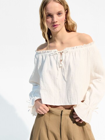 Camicia da donna di Bershka in beige