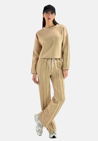 Elara Regular Tracksuit in Beige: front