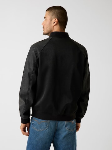 GUESS Between-Season Jacket in Black