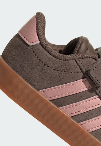 ADIDAS SPORTSWEAR Sportcipő 'VL Court 3.0' - barna