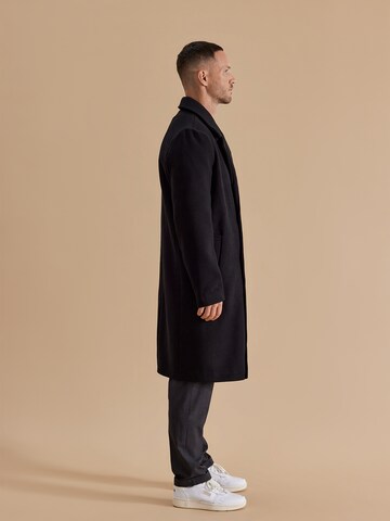 DAN FOX APPAREL Mantel 'Andre' in Schwarz