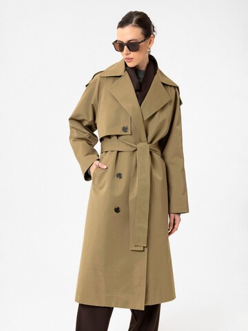 Antioch Between-seasons coat 'Andra' in Green: front