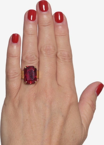 Addicted2 Sormus 'Celeste anello con cristallo rubino Swarovski' värissä kulta: etupuoli