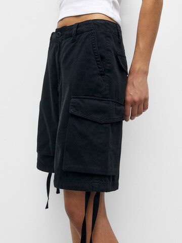 Pull&Bear Regular Cargo trousers in Black