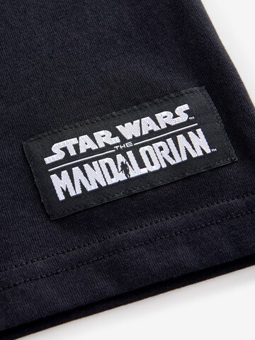 Next Paita 'Mandalorian' värissä musta