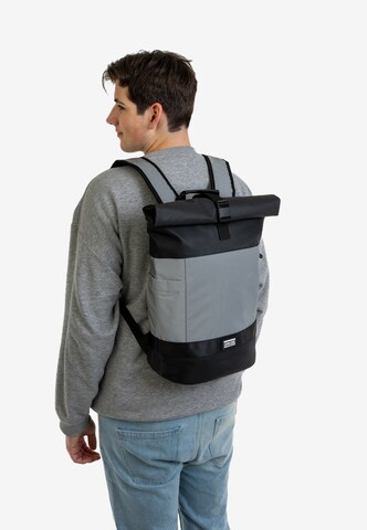 OAK25 Rucksack 'Commute M' in Grau: predná strana