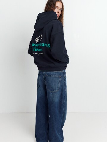 Bluză de molton de la Pull&Bear pe albastru