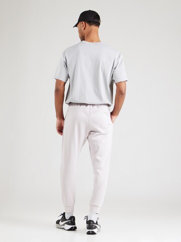 Effilé Pantalon de sport NIKE en blanc
