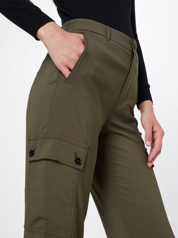 DRYKORN Tapered Cargo Pants in Green