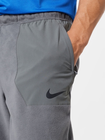 NIKE - Regular Calças de desporto em cinzento