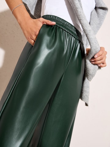 Friends Like These - Regular Calças em verde