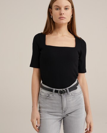 Tricou de la WE Fashion pe negru: față