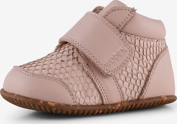 WODEN Kids Sneakers ' Frigg Salmon ' in Roze: voorkant