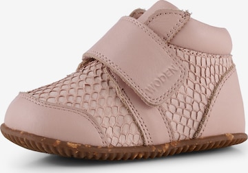 WODEN Kids Sneakers ' Frigg Salmon ' in Roze: voorkant