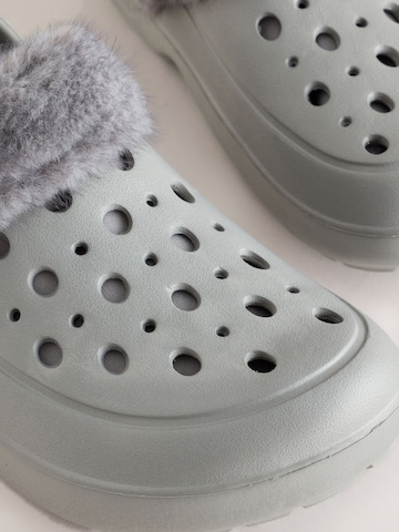 Next - Zuecos en gris
