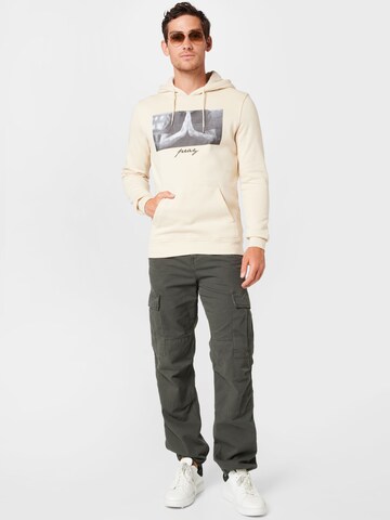 Sweat-shirt 'Pray' Mister Tee en beige