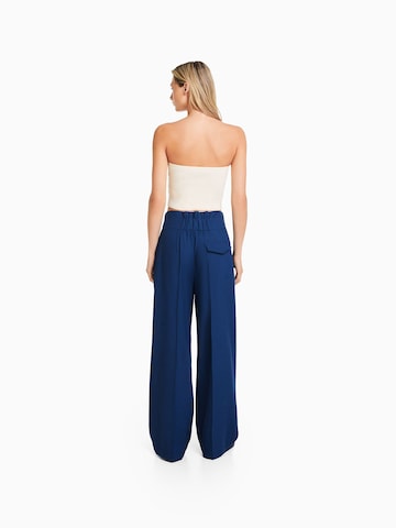 Wide Leg Pantalon à pince Bershka en bleu