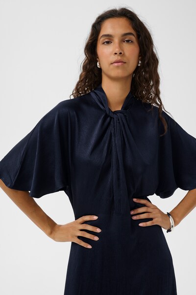 SOAKED IN LUXURY Robe 'SLRiyan Miria' en bleu foncé, Vue avec produit