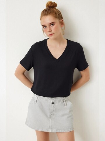 Maglietta 'T-Shirts' di Happiness İstanbul in nero