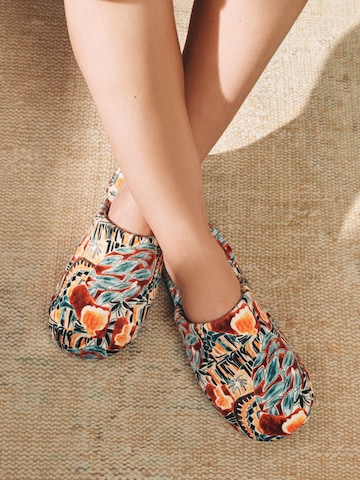 Next Тапки в Красный