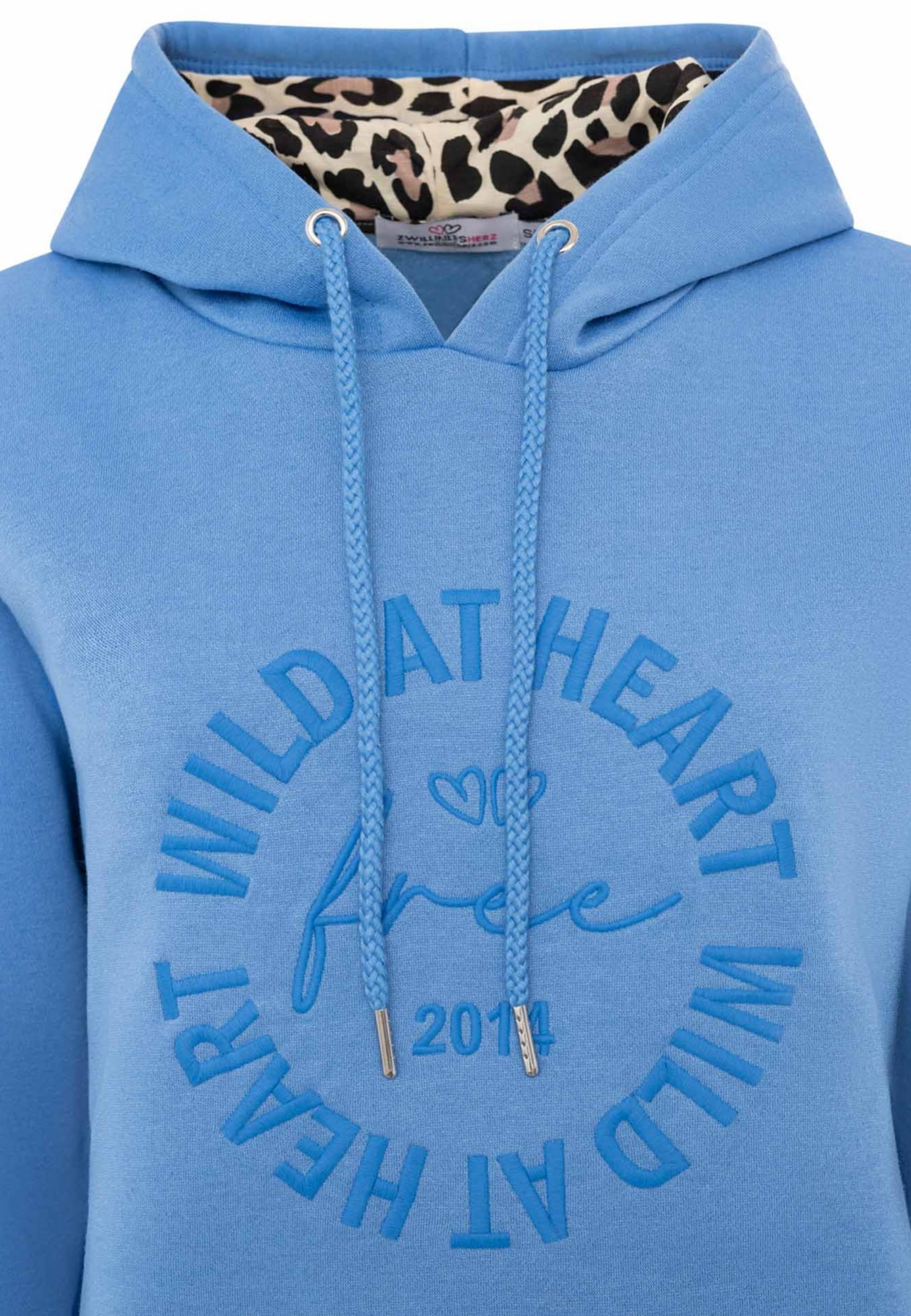 Zwillingsherz Sweatshirt 'WILD AT HEART' in Blauw