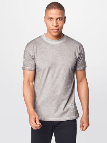 T-Shirt 'ON THE RUN' Mennace en gris : devant