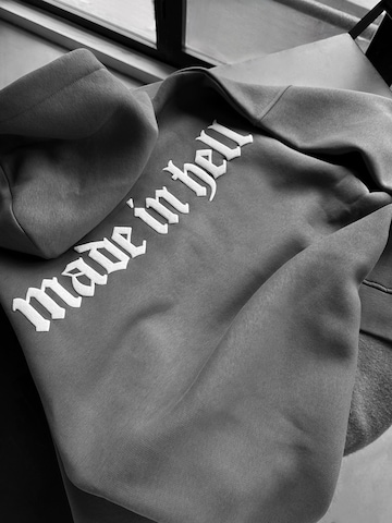 Felpa 'Oversize Made in Hell Hoodie - Anthracite' di Kleidermafia in grigio