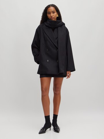 Manteau mi-saison 'Chantal' EDITED en noir
