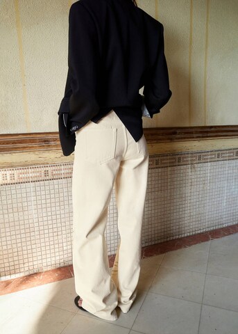 MANGO Regular Jeans in Gelb