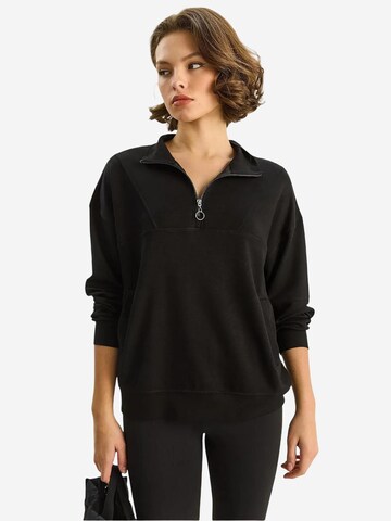 Felpa di Bianco Lucci in nero: frontale