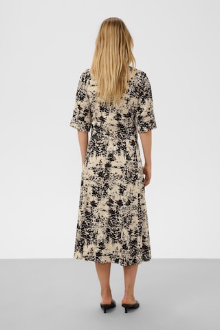 SOAKED IN LUXURY - Vestido camisero 'Naelle' en beige