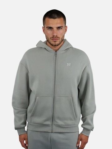 HEFTYKA Zip-Up Hoodie in Grey