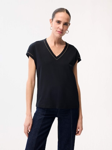 adl Shirt in Zwart: voorkant